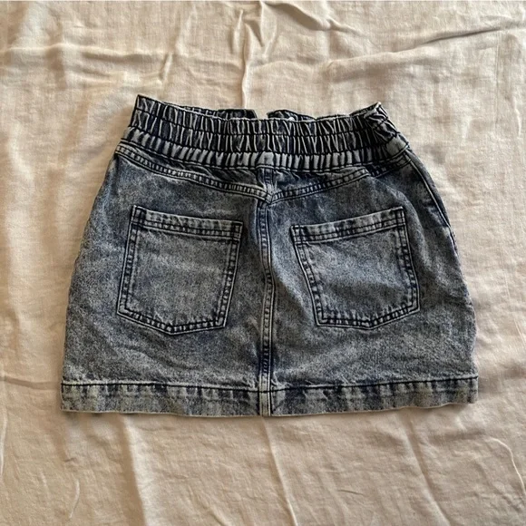 BDG urban outfitters size small, Short denim, dark stonewashed skirt, pockets - Picture 3 of 3